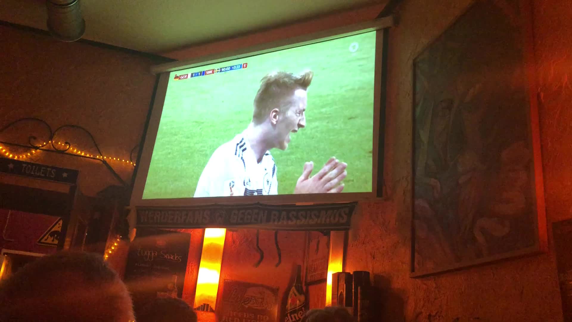 德国vs瑞典生死战！最后4分钟，德国酒吧实况！